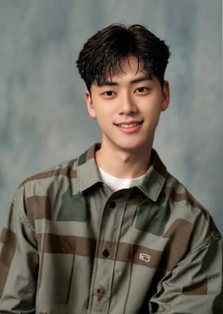 Korean actor in a camouflage shirt smiling, known for his role in the Korean drama 'The Man Who Knew Too Much.' Born on March 18.