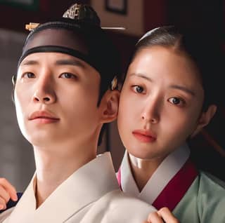 The King and I adalah drama Korea yang menampilkan dua orang Asia berpose untuk foto bersama istri raja.