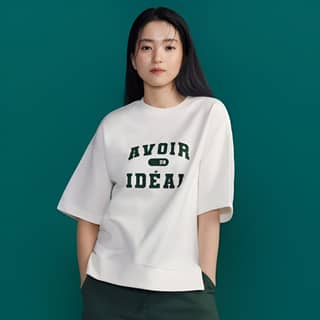 白いTシャツを販売中です。